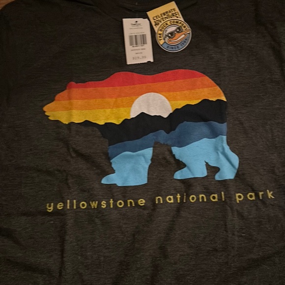Yellowstone National Park Mountain Bear T-shirt - Picture 3 of 3
